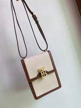 Load image into Gallery viewer, Burberry Robin Leather Bag