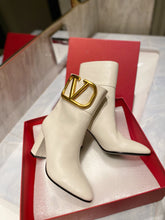 Load image into Gallery viewer, Valentino Boots