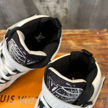 Load image into Gallery viewer, Louis Vuitton Trainer 2 Sneakers