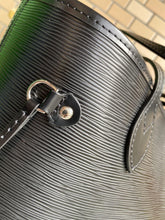 Load image into Gallery viewer, Louis Vuitton Neverfull MM Tote Bag - LUXURY KLOZETT