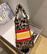 Load image into Gallery viewer, Christian Dior Medium Lady D Lite Bag