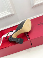 Load image into Gallery viewer, VALENTINO GARAVANI TAN-GO PLATFORM PATENT LEATHER SANDAL 155MM