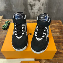 Load image into Gallery viewer, Louis Vuitton Trainer 2 Sneakers