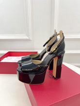 Load image into Gallery viewer, VALENTINO GARAVANI TAN-GO PLATFORM PATENT LEATHER SANDAL 155MM