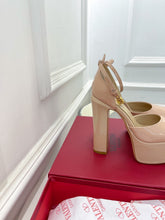 Load image into Gallery viewer, VALENTINO GARAVANI TAN-GO PLATFORM PATENT LEATHER SANDAL 155MM