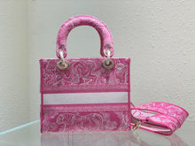 Load image into Gallery viewer, Christian Dior Medium Lady D Lite Bag