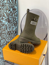 Load image into Gallery viewer, Louis Vuitton Territory Half Boots