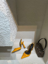 Load image into Gallery viewer, Versace La Medusa Slingback Pumps