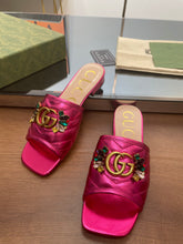 Load image into Gallery viewer, Gucci Double G Slide Sandal