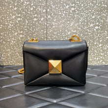 Load image into Gallery viewer, Valentino One Stud Bag With Chain
