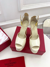Load image into Gallery viewer, VALENTINO GARAVANI TAN-GO PLATFORM PATENT LEATHER SANDAL 155MM