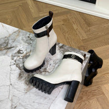 Load image into Gallery viewer, Louis Vuitton Star Trail Ankle Boot