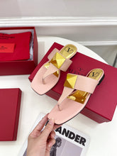 Load image into Gallery viewer, Valentino ONE STUD CALFSKIN FLAT THONG SANDAL