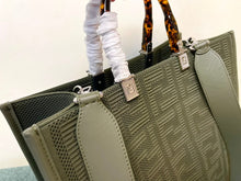 Load image into Gallery viewer, Fendi Sunshine Shopper Meduim Bag
