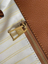 Load image into Gallery viewer, Louis Vuitton OnTheGo MM Bag