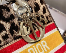 Load image into Gallery viewer, Christian Dior Medium Lady D Lite Bag