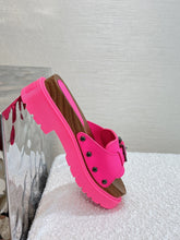 Load image into Gallery viewer, Christian Dior Diorquake Strap Slide