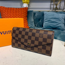 Load image into Gallery viewer, Louis Vuitton Sarah Wallet
