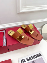 Load image into Gallery viewer, Valentino ONE STUD CALFSKIN FLAT THONG SANDAL