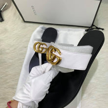 Load image into Gallery viewer, Gucci Leather Thong Sandal - LUXURY KLOZETT