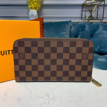 Load image into Gallery viewer, Louis Vuitton Zippy Wallet