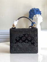Load image into Gallery viewer, Louis Vuitton Spring Street Bag