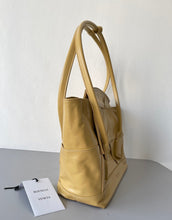 Load image into Gallery viewer, Bottega Veneta Arco Medium Bag