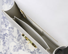 Load image into Gallery viewer, Christian Dior 30 Montaigne Bag