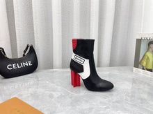Load image into Gallery viewer, Louis Vuitton Silhouette Boots
