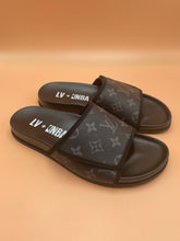 Load image into Gallery viewer, Louis Vuitton Men Slides