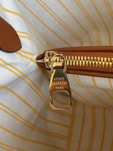 Load image into Gallery viewer, Louis Vuitton NeoNoe MM Bag