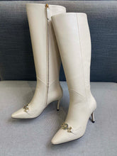 Load image into Gallery viewer, Gucci Pointed Cat heel Boots