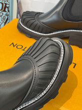Load image into Gallery viewer, Louis Vuitton Beaubourg Ankle Boots