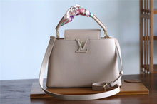 Load image into Gallery viewer, Louis Vuitton Capucines MM Bag