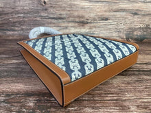 Load image into Gallery viewer, Celine Vertical Cabas - LUXURY KLOZETT