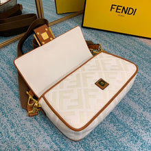 Load image into Gallery viewer, Fendi Baguette Bag