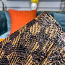 Load image into Gallery viewer, Louis Vuitton Sarah Wallet