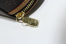 Load image into Gallery viewer, Louis Vuitton Mini Boite Chapeau Necklace Bag