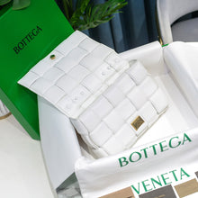 Load image into Gallery viewer, Bottega Veneta Chain Cassette Bag