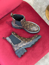 Load image into Gallery viewer, Louis Vuitton Beaubourg Ankle Boots