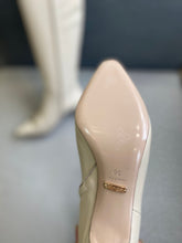 Load image into Gallery viewer, Gucci Pointed Cat heel Boots