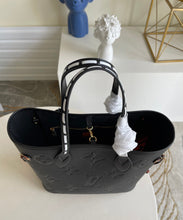 Load image into Gallery viewer, Louis Vuitton Neverfull MM Bag