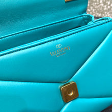 Load image into Gallery viewer, Valentino One Stud Bag With Chain