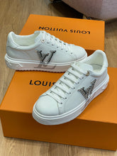 Load image into Gallery viewer, Louis Vuitton Time Out Sneakers