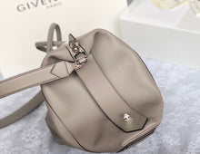 Load image into Gallery viewer, Givenchy Medium Antigona Soft Bag In Smooth Leather