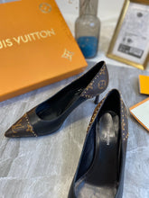 Load image into Gallery viewer, Louis Vuitton Cherie Pumps
