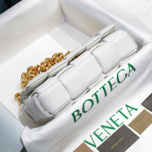Load image into Gallery viewer, Bottega Veneta Chain Cassette Bag