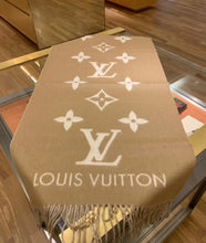 Load image into Gallery viewer, Louis Vuitton Reykjavik Scarf