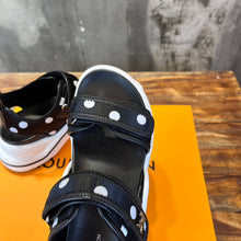 Load image into Gallery viewer, Louis Vuitton Archlight Flat Sandals