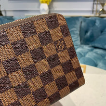 Load image into Gallery viewer, Louis Vuitton Zippy Wallet